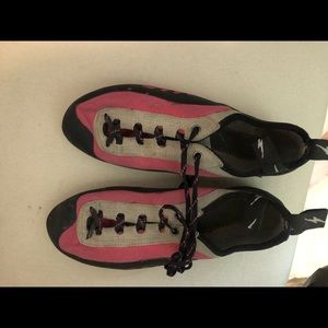 Vegan womens rock climbing shoes